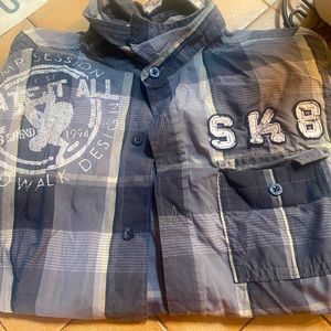 Boys long sleeve button up top like new size L